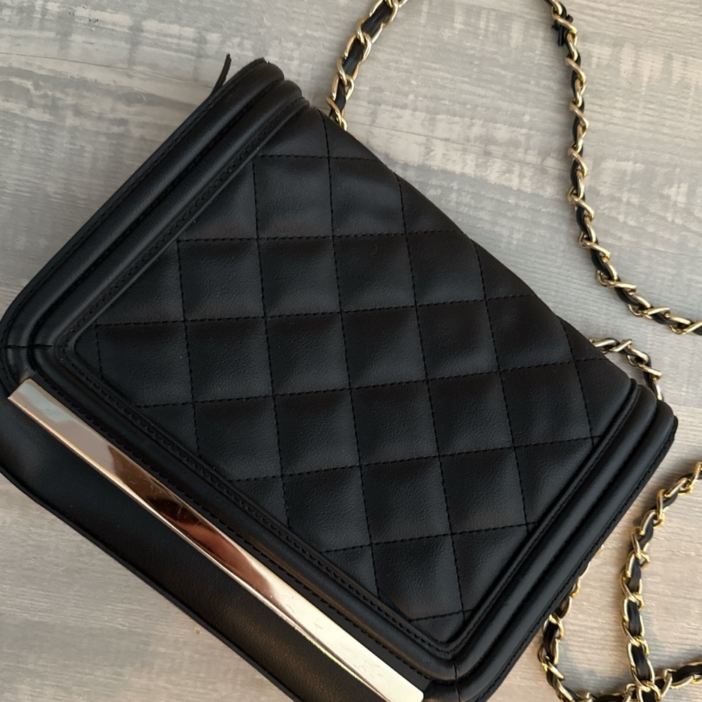 Elegant Black Quilted Chain Bag